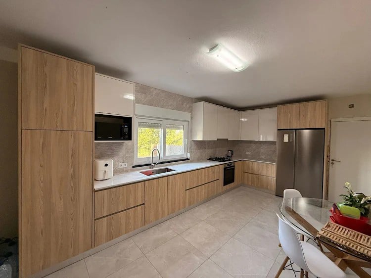 Cozinha com moveis inferiores de Carvalho