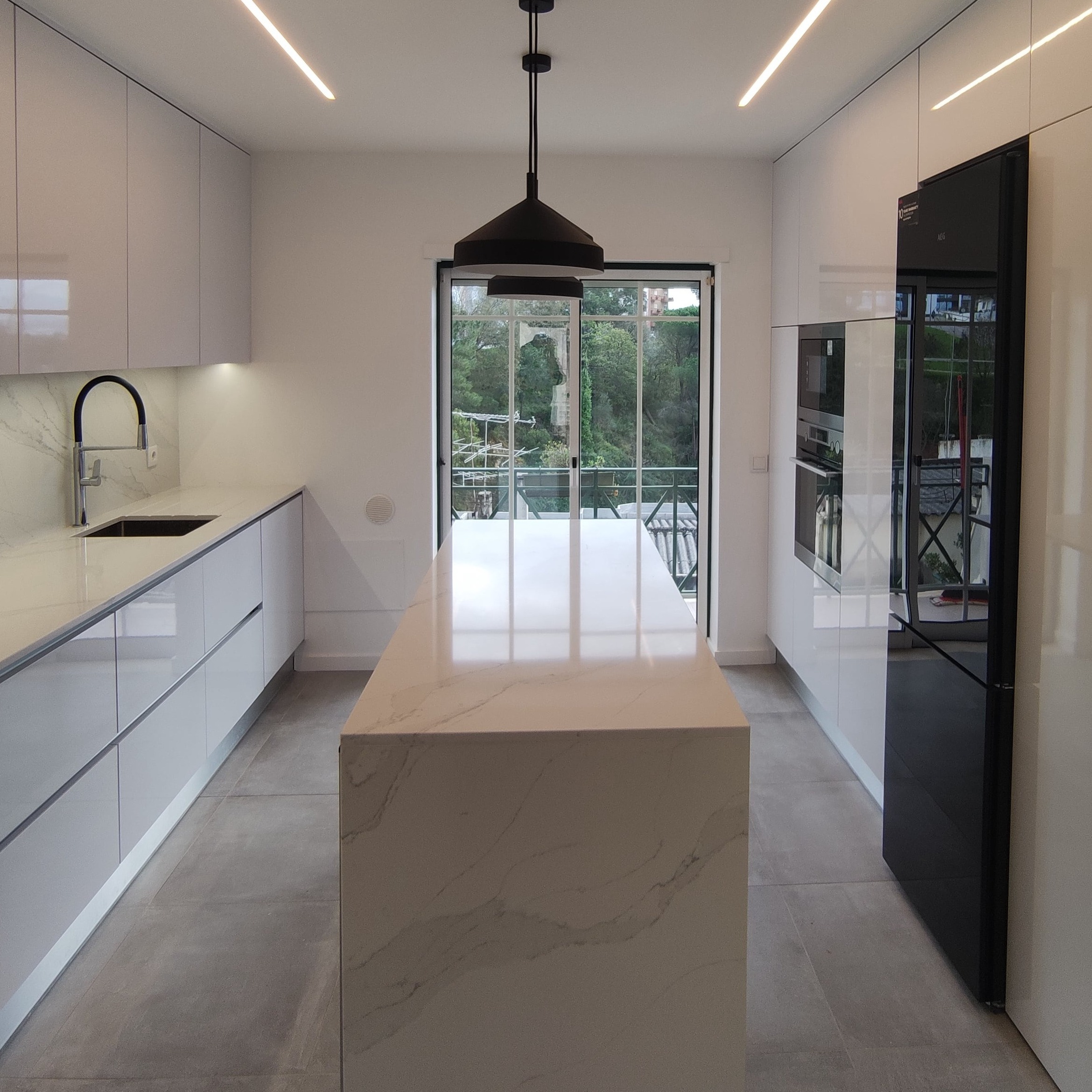 Cozinha em termolaminado branco