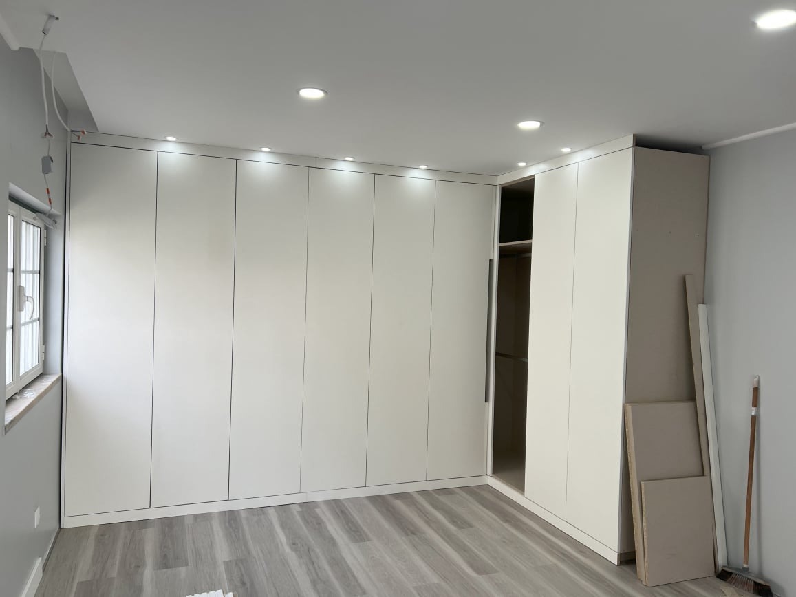 Roupeiro em Termolaminado Branco